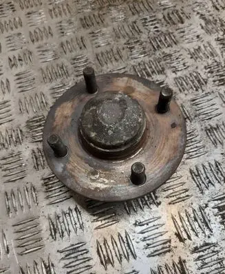 Nissan Almera N16 Rear wheel hub