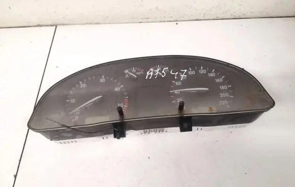 Volkswagen PASSAT B5 Speedometer (instrument cluster) 3b0919860d