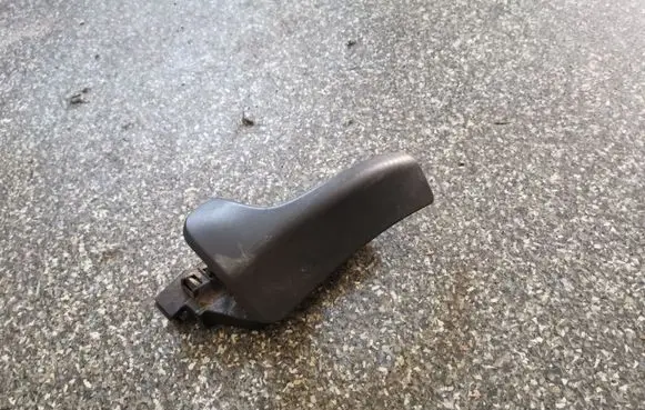 Engine bonnet (hood) release handle