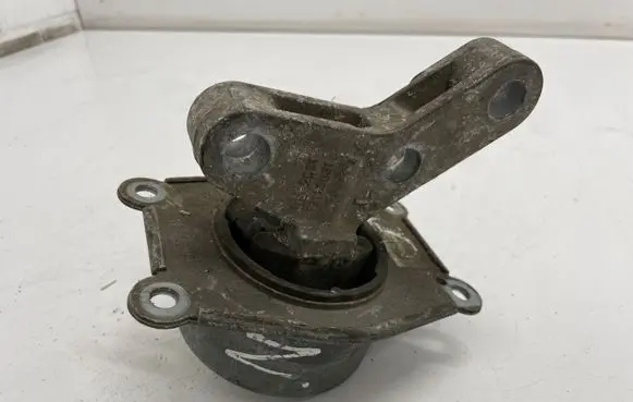 Opel Zafira B Engine mount bracket 13159996