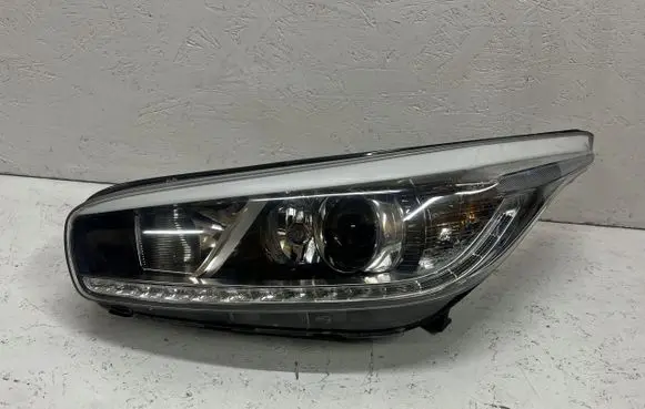 KIA Ceed Headlight/headlamp 92101
