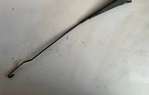 Opel Vectra A Front wiper blade arm 90355613