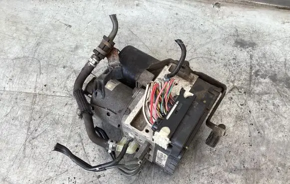 Toyota Prius (XW20) ABS Pump 4451047050 PB081079