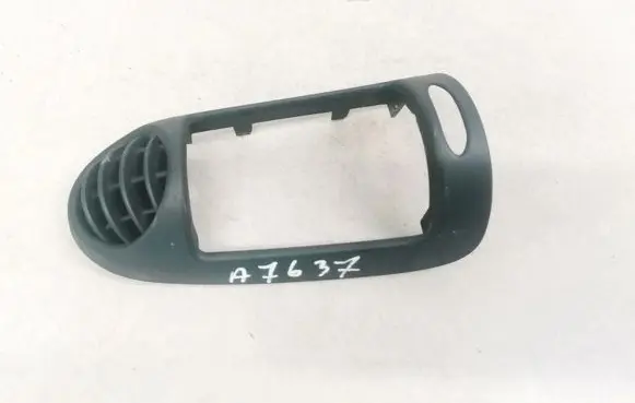 Mercedes-Benz C W203 Dash center air vent grill