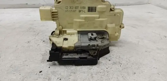 Audi Q7 4L Front door lock 3C2837015A