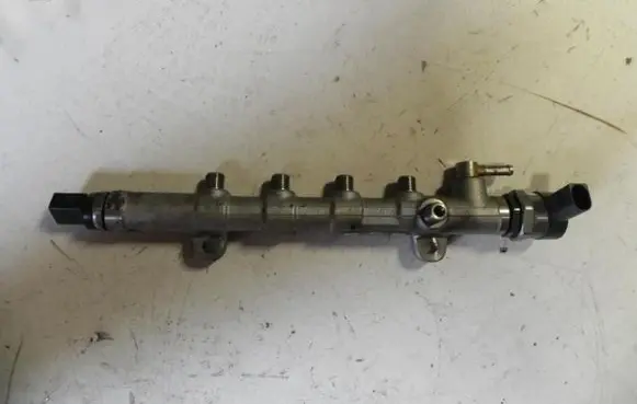 Mercedes-Benz GLE AMG (W166 - C292) Fuel distributor A6510701595