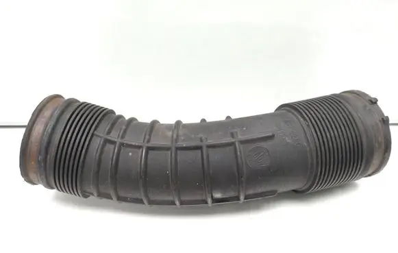 Volvo V70 Air intake hose/pipe 6898050