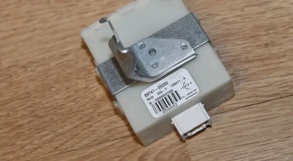 Toyota Avensis T250 Door control unit/module 8974105050