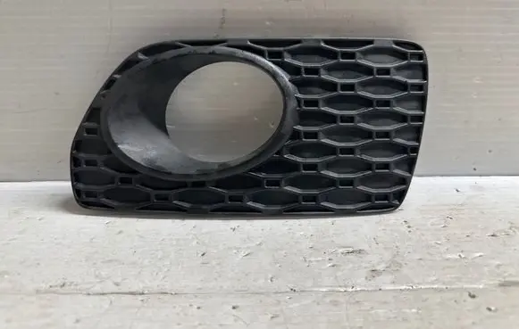 Volvo XC70 Front bumper lower grill 30678690