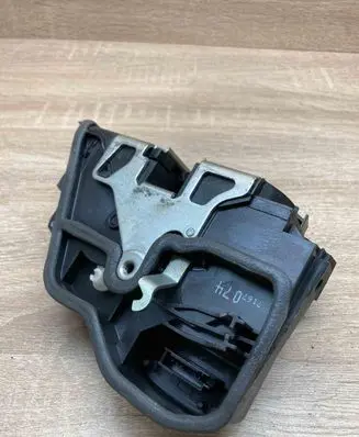 BMW 5 E60 E61 Front door lock 7167074