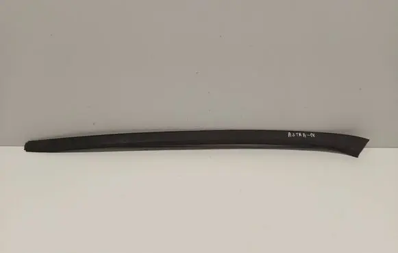 Opel Astra J Windshield trim 13280301 498166255