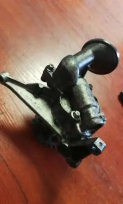 Mercedes-Benz E W210 Oil pump 6061810801