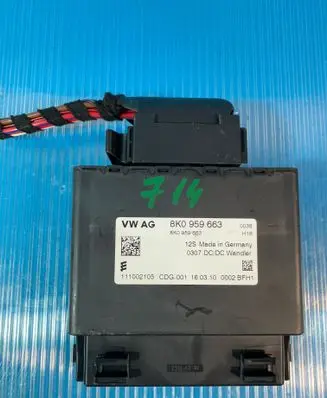 Audi A4 S4 B8 8K Voltage converter/converter module 8K0959663 111002105