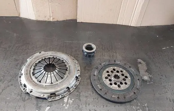BMW 5 E39 Clutch set kit ADB113004