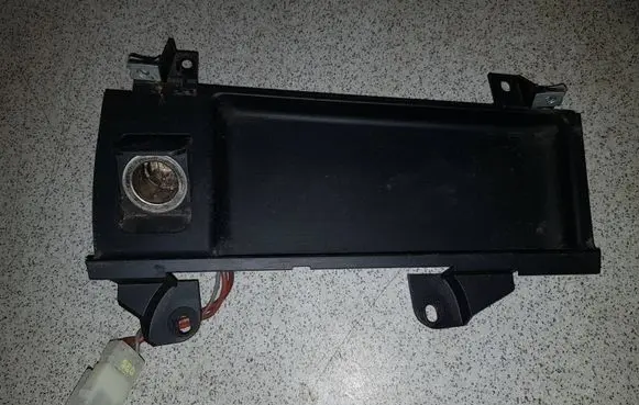 BMW 5 E39 Cigarette lighter front 51168159694