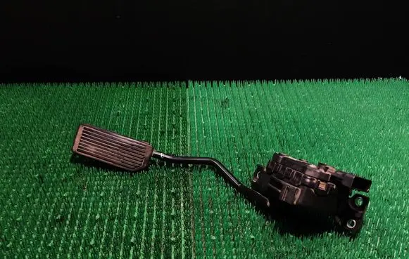 Nissan Almera Tino Accelerator throttle pedal 18002BU410 6PV00862004