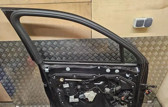 Volkswagen Touareg II Front door 