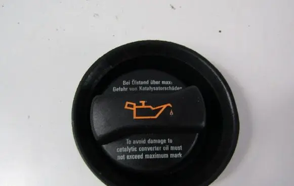 Skoda Fabia Mk1 (6Y) Oil filler cap 026103485