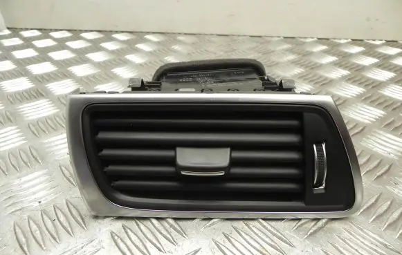 Rear air vent grill