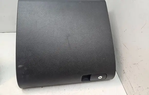 Volkswagen Tiguan Glove box 5M1857097N