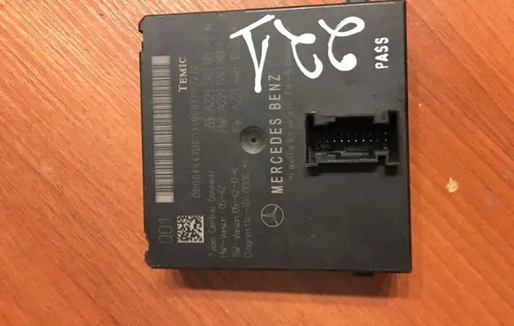 Mercedes-Benz S W221 Gateway control module A2215408845 A2215408945