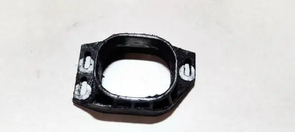Volkswagen PASSAT B5 Engine mounting bracket 8d0199335
