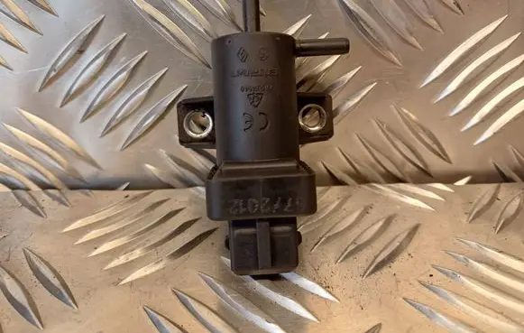 Opel Vivaro Turbo solenoid valve 8200762162