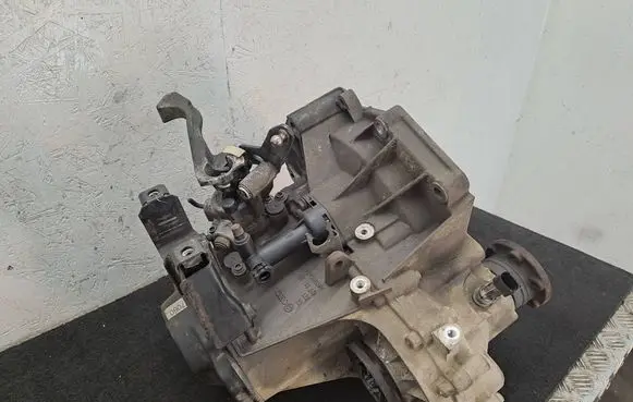 Volkswagen Polo Manual 5 speed gearbox XX1 02T301103J 6Q0721261D
