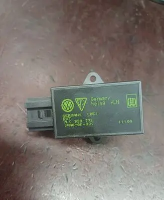 Volkswagen Touran I Seat heating relay 7L0959772 11104