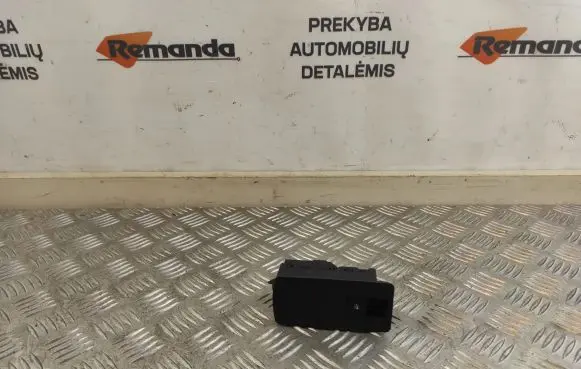 Opel Zafira C Electric window control switch 13301886