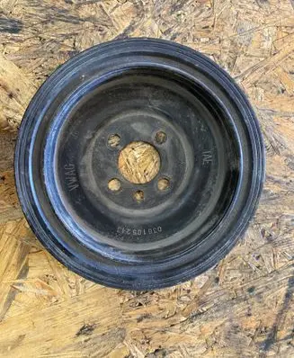 Volkswagen Golf V Crankshaft pulley 03G105243