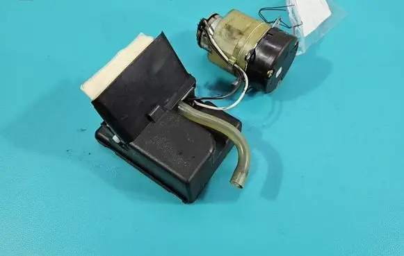 Mercedes-Benz A W168 Central locking vacuum pump A1688000348 IMPRK1578972