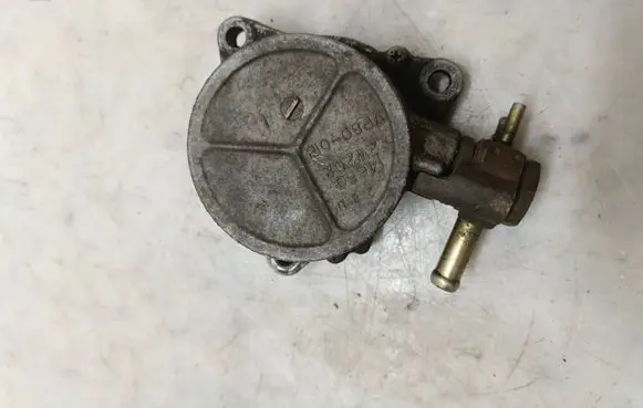 Nissan Patrol Y61 Vacuum pump 146502W202