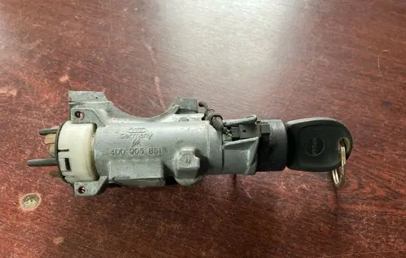 Audi A4 S4 B5 8D Ignition lock 4D0905851A