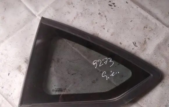 Citroen C4 I Rear side window as2