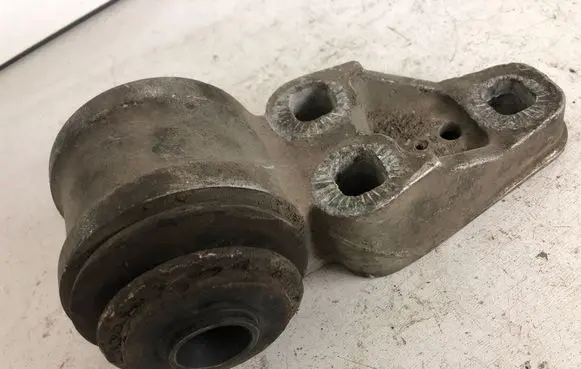 Volkswagen PASSAT B5 Rear axle beam mounts housing 