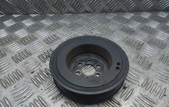 Volkswagen PASSAT B6 Crankshaft pulley 06F105243H