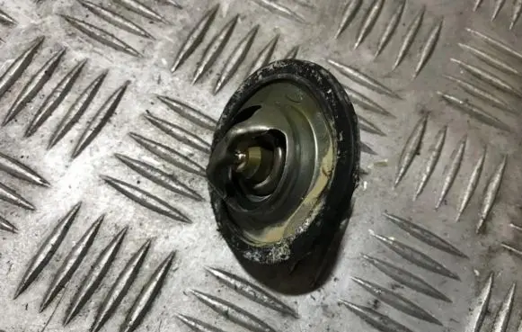 Renault Laguna I Thermostat housing 