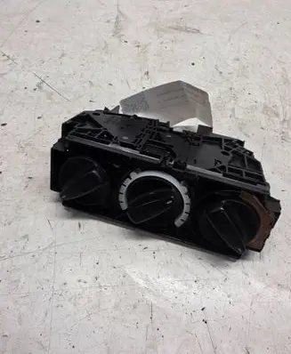 Volkswagen Polo III 6N 6N2 6NF Climate control unit 1H0819045C