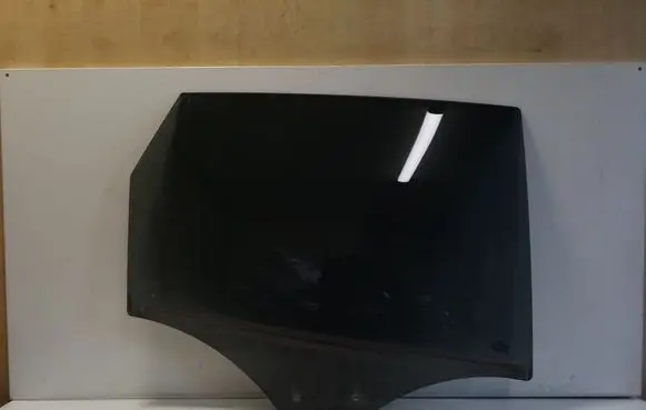 Rear door window glass