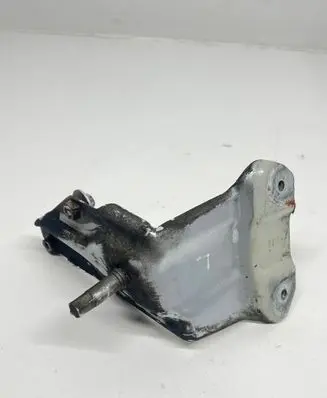 Volkswagen Golf Plus Fender mounting bracket 5M0821135