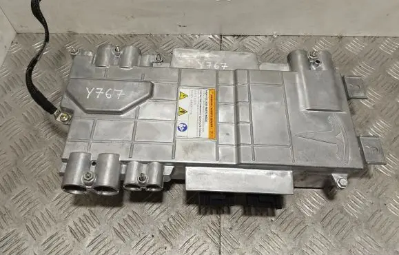 Tesla Model S Voltage converter/converter module 104868000A