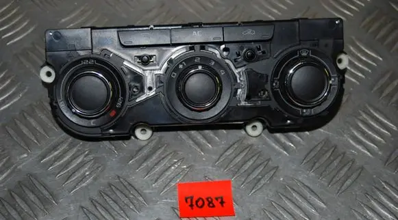 Skoda Octavia Mk2 (1Z) Climate control unit 3T0820047H