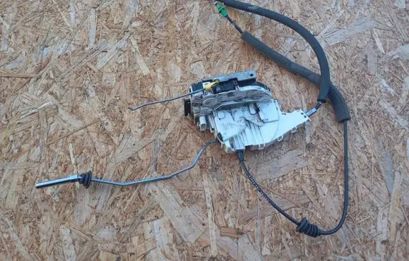 Fiat Freemont Front door lock P04589913AE