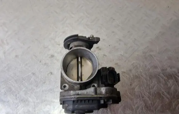 Volkswagen PASSAT B5 Throttle valve 058133063M
