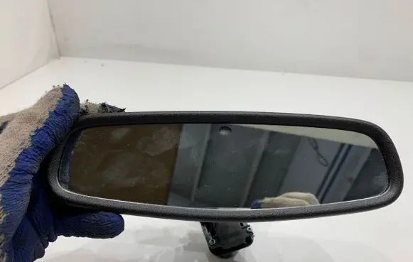 Rear view mirror (interior)