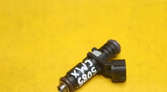 Volkswagen Golf VI Fuel injector 06A906031CM