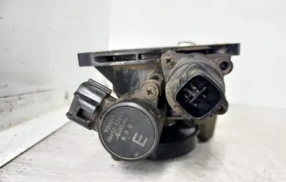 Peugeot 107 Throttle body valve 8945252011