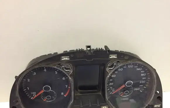 Volkswagen PASSAT B6 Speedometer (instrument cluster) 3C0920872H