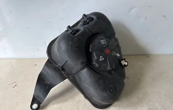 BMW i4 Coolant expansion tank/reservoir 7925641